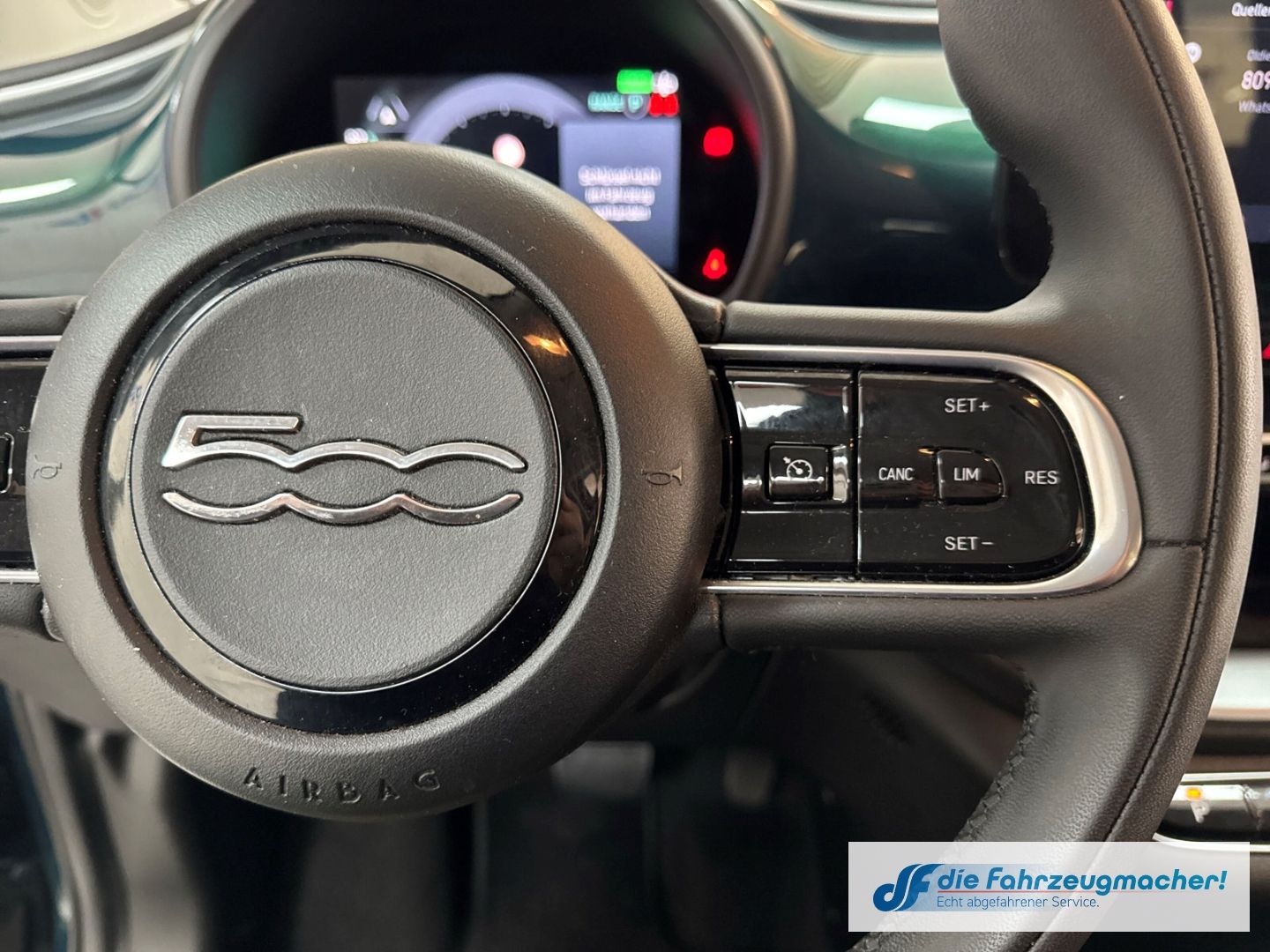 Fahrzeugabbildung Fiat 500 e Icon Navi Digitales Cockpit Memory Sitze A