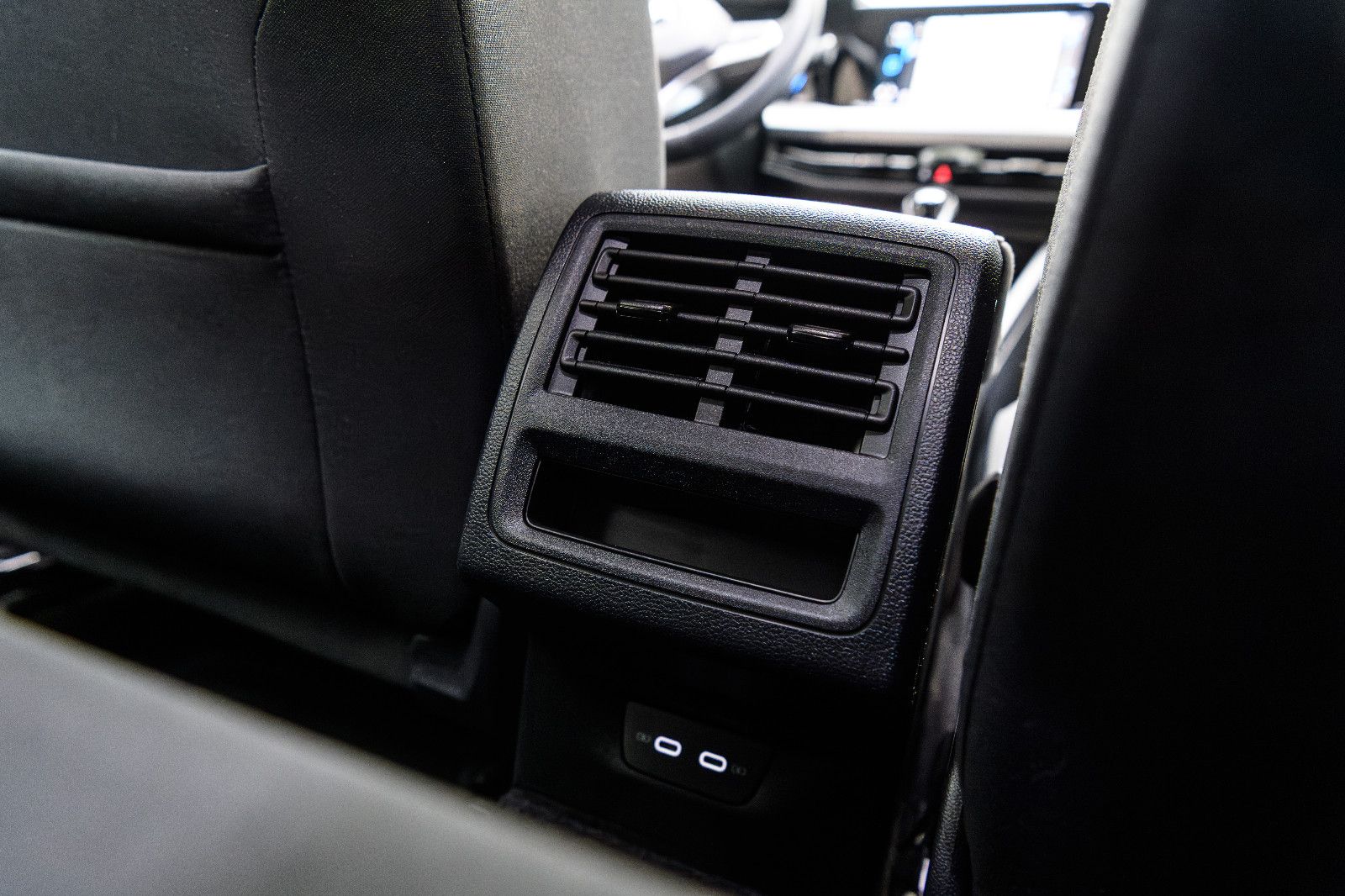 Fahrzeugabbildung Volkswagen Golf VIII Life +Navi +SHZ +ALU +LED +PDC