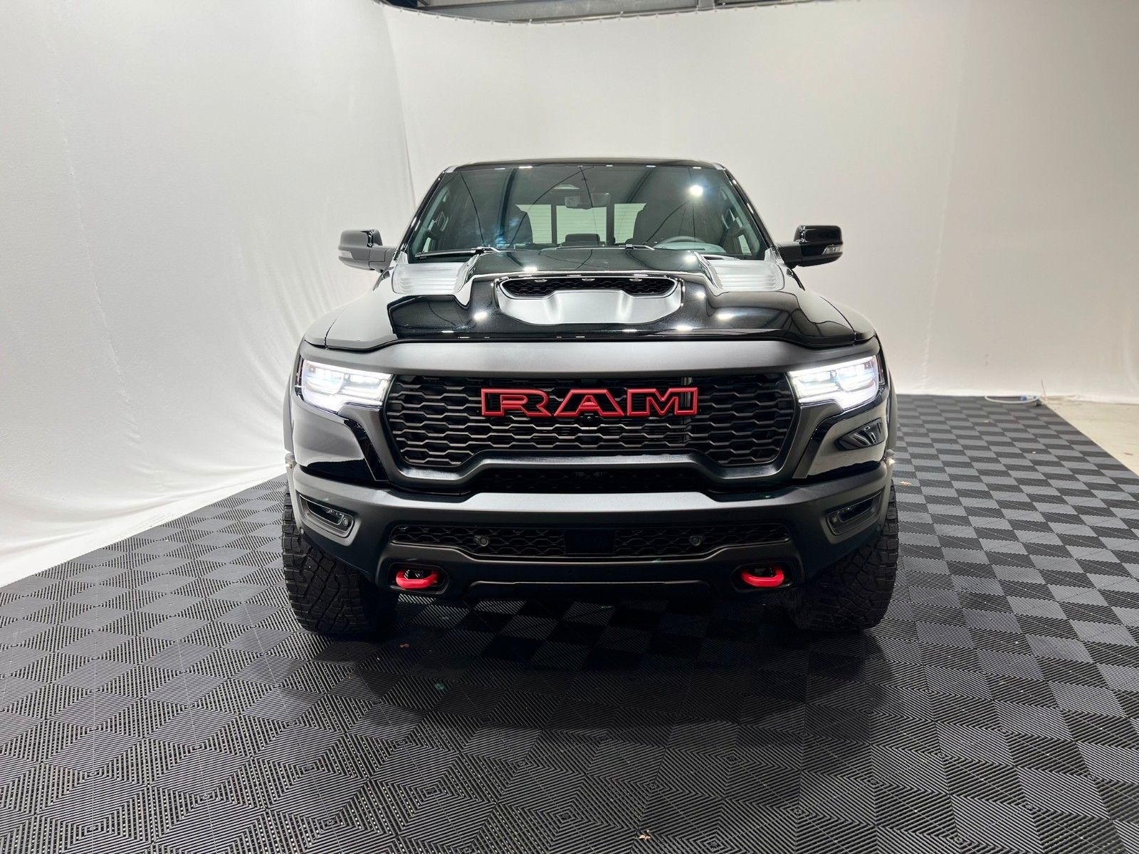 Fahrzeugabbildung Dodge RAM 1500 RHO H/O RED Ed.