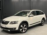 Skoda Octavia Combi Scout 4x4 *135kW*PANORAMA*AHK*XENO - Skoda Octavia mit Diesel-Antrieb: Allradantrieb, Kombi