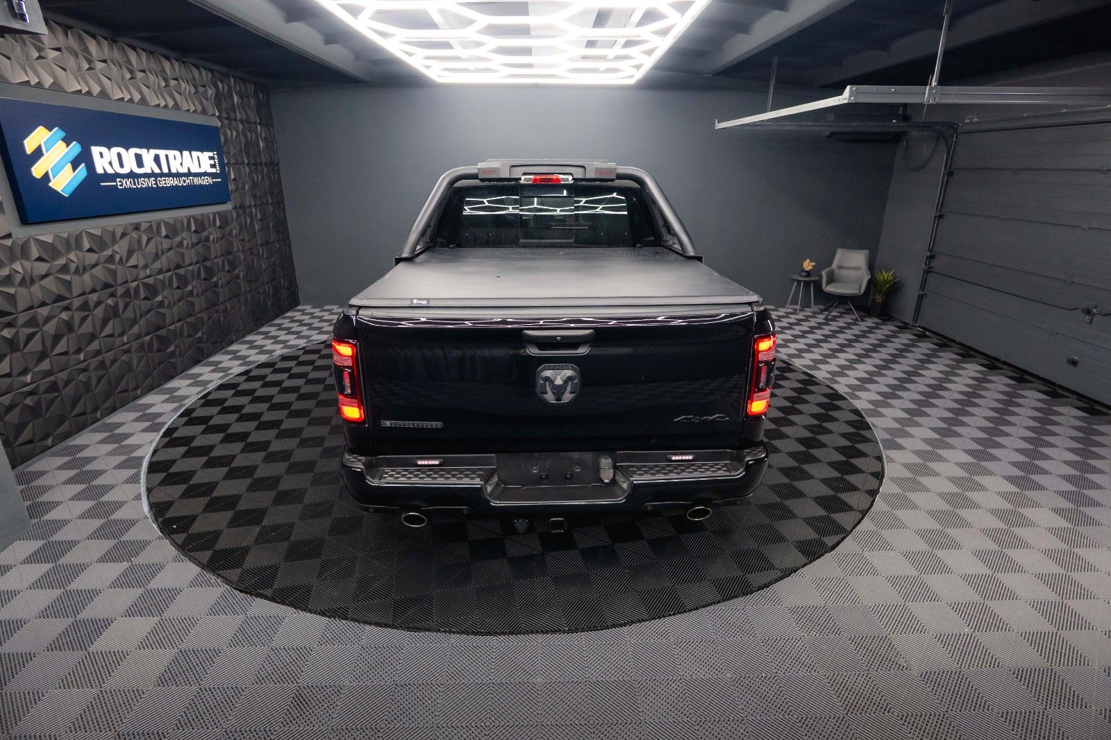 Fahrzeugabbildung Dodge RAM 5.7 V8 HEMI 4x4 Built to Serve AXLE LOCK 19%