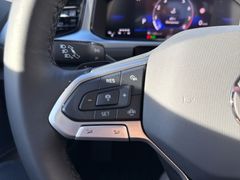 VW T-Roc Limited 1.5DSG AHK LED ACC  8Fach