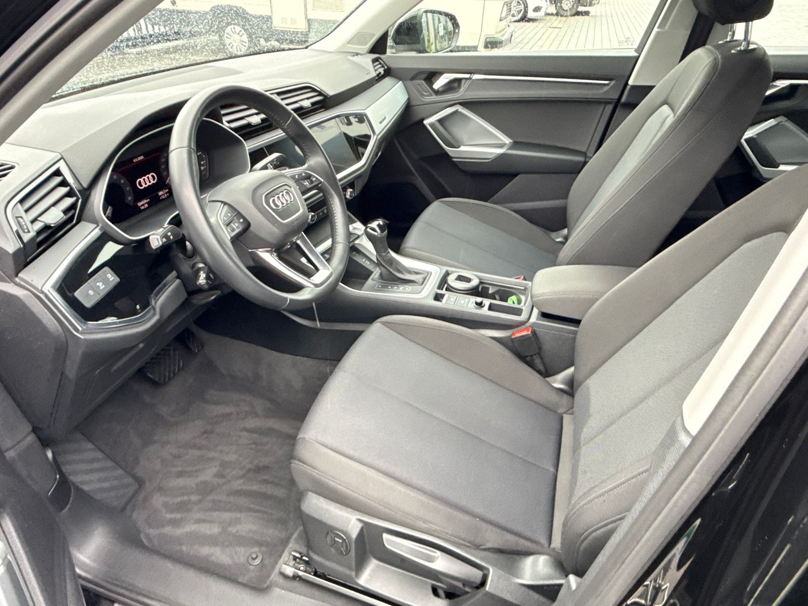 Fahrzeugabbildung Audi Q3 40 TFSI quattro advanced