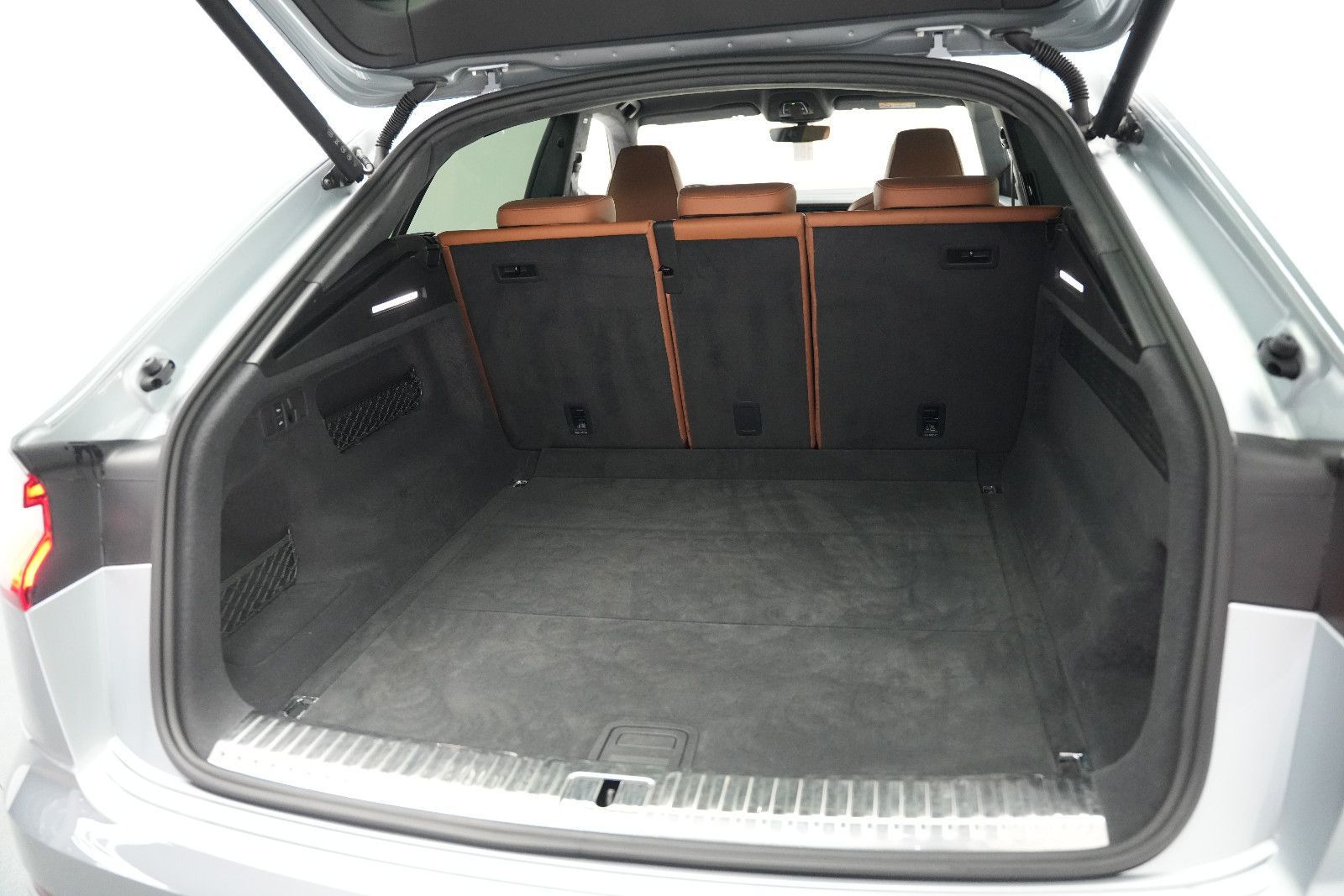 Fahrzeugabbildung Audi SQ8 4.0 TFSI quattro/EXCLUSIVE/ALCANTARA/BLACK