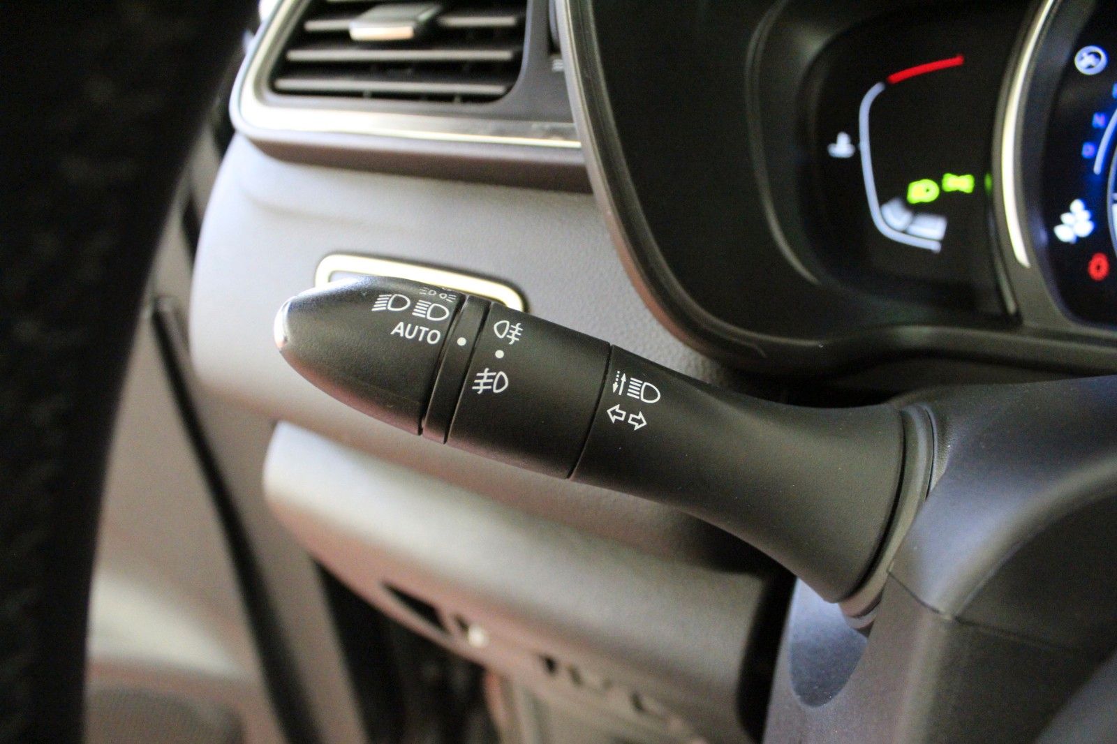 Fahrzeugabbildung Renault Kadjar TCe 140 EDC Limited  Automatik