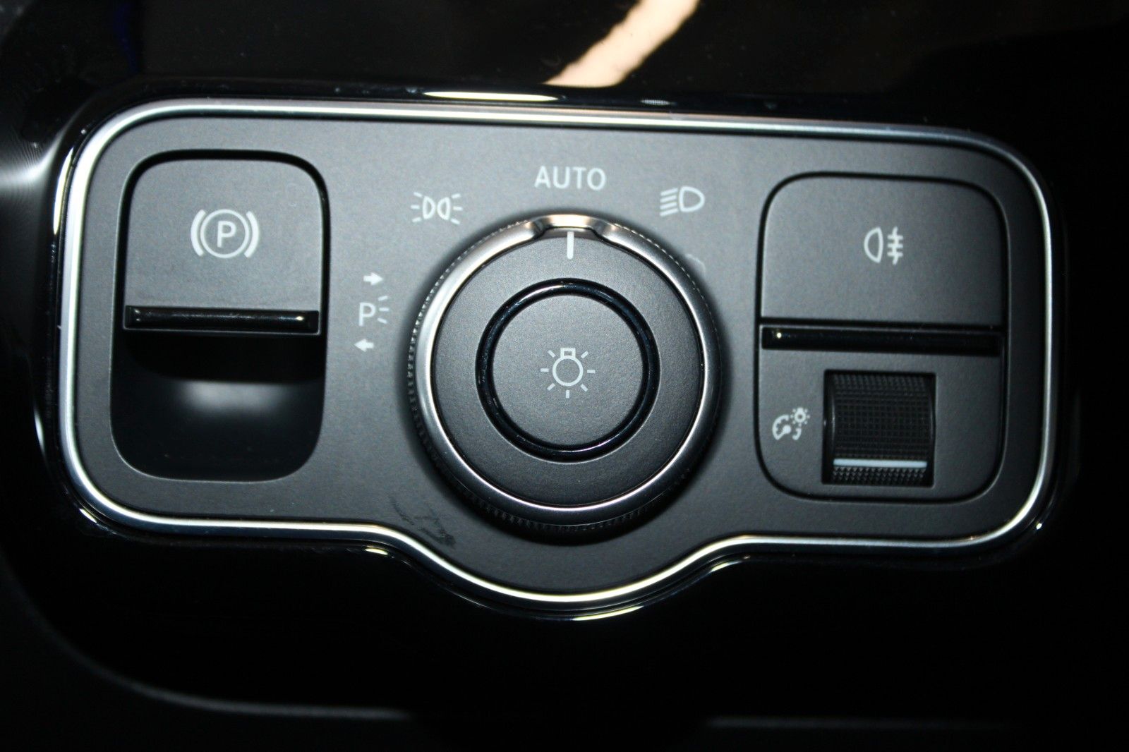 Fahrzeugabbildung Mercedes-Benz CLA 180 Shooting Brake LED NAVI DAB HighEnd uvm