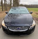 Volvo V60 D2 - Volvo XC60 mit Diesel-Antrieb: Kombi