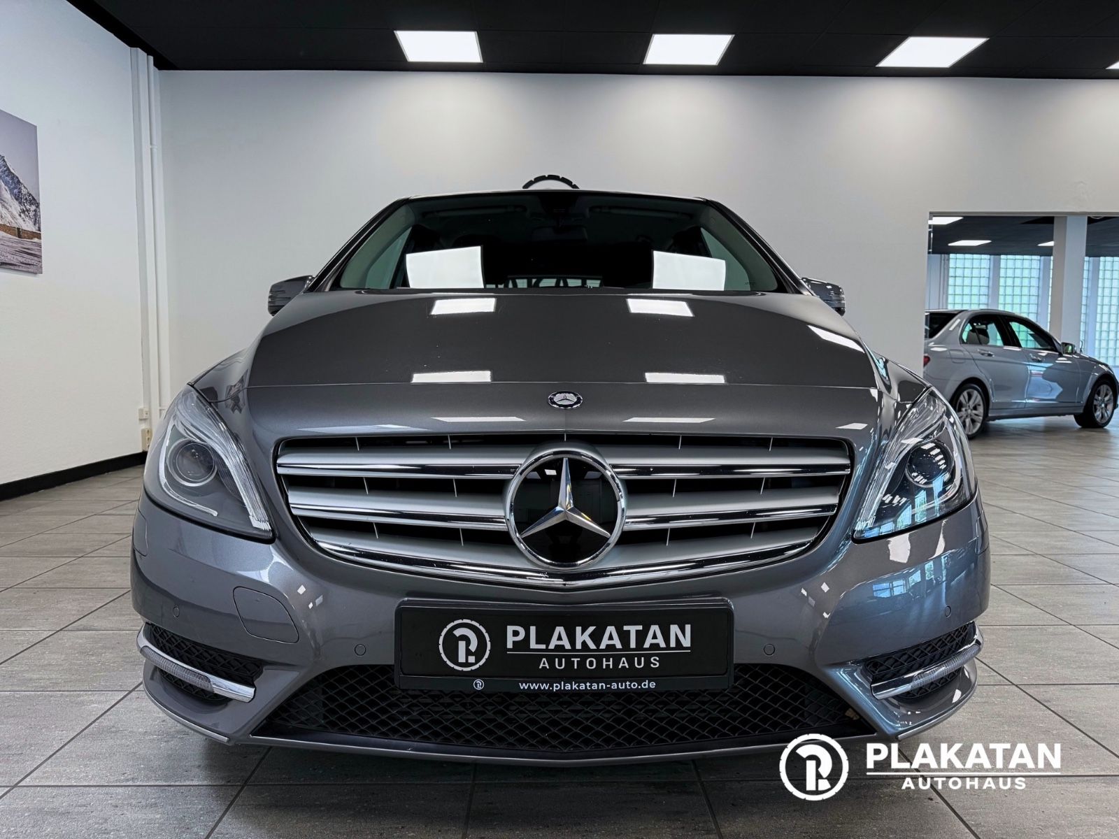 Fahrzeugabbildung Mercedes-Benz B 200 Navi Bi-Xenon Tempomat 1Hand