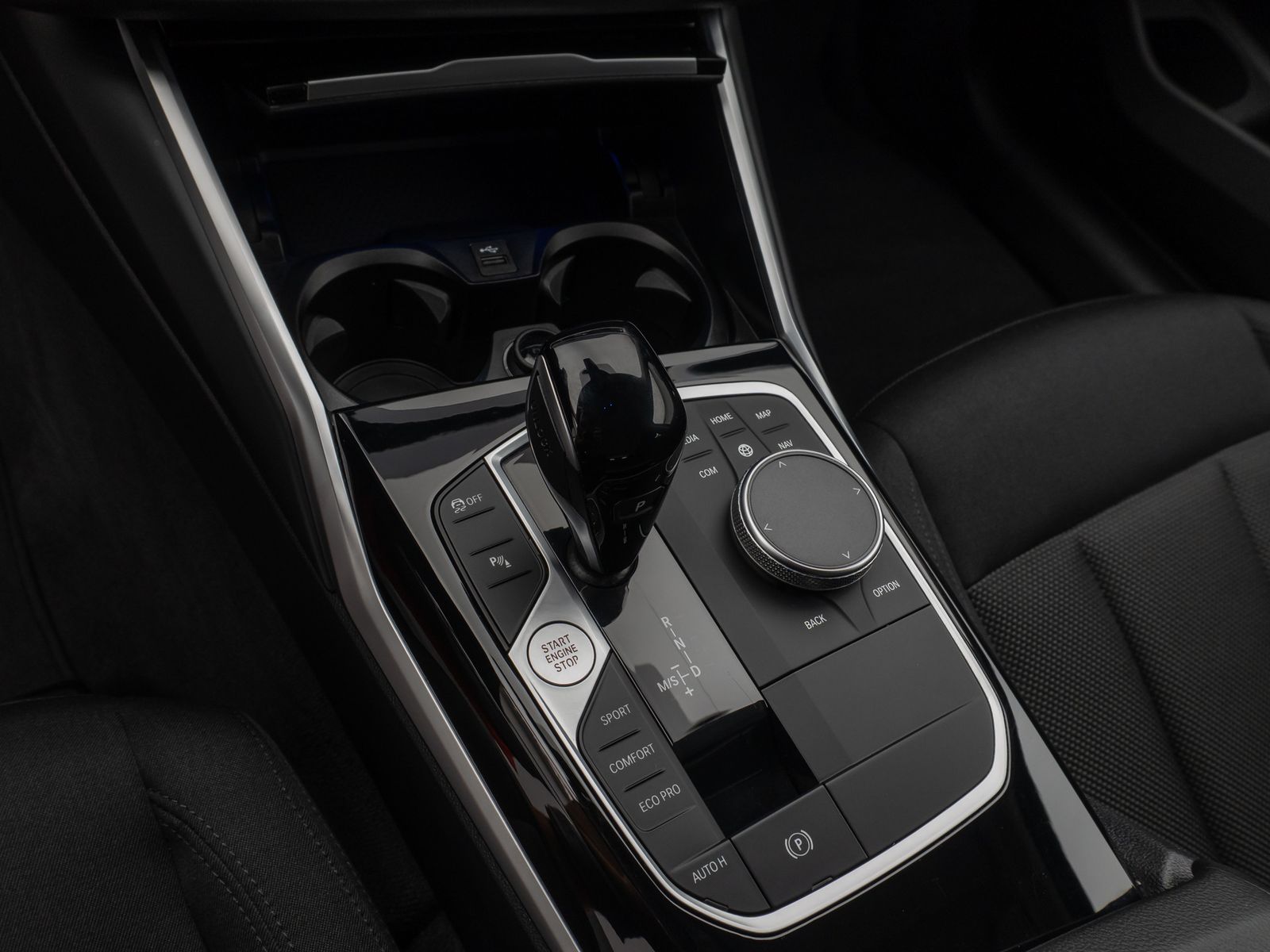 Fahrzeugabbildung BMW 320d  xD Laser DAB Fernlichtassist Komfort Alarm
