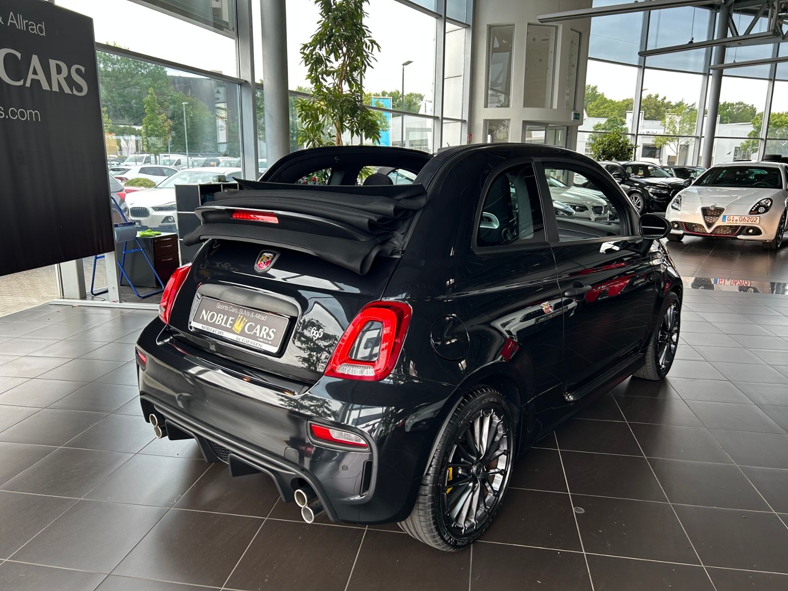 Fahrzeugabbildung Abarth 695 C KLIMA NAVI ALU 17 "  Nur  1450  km