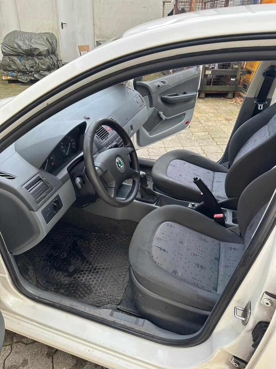 Skoda Fabia 2004 — photo 13