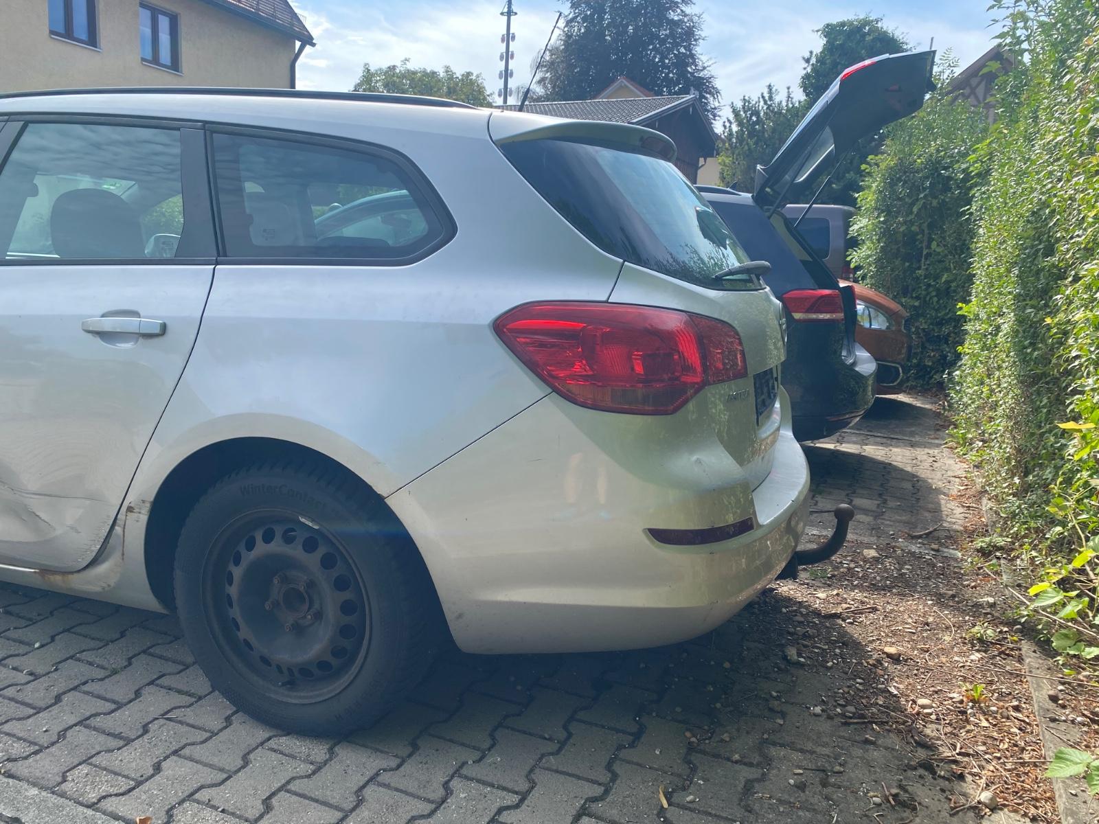 Opel Astra 2011 — engine 1.686 cm³, 110 HP (81kW)