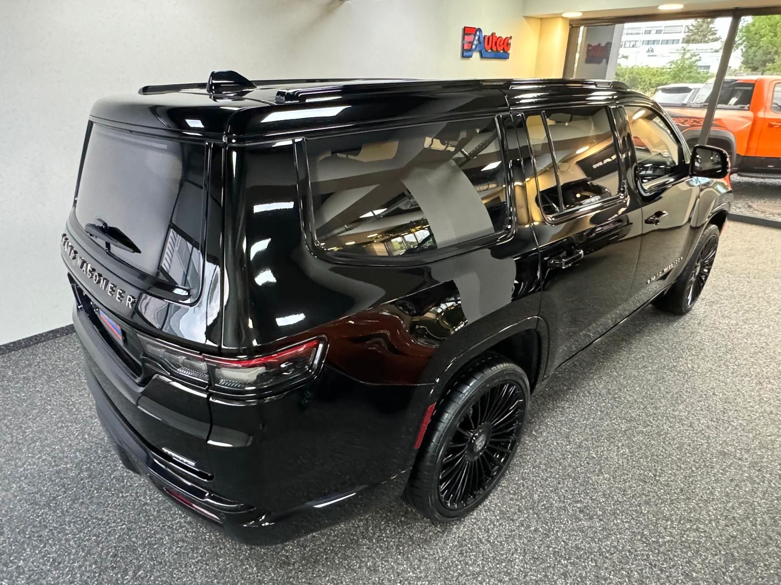 Fahrzeugabbildung Jeep GRAND WAGONEER SER. III BLACK LINE-24"6.4L V-8 .