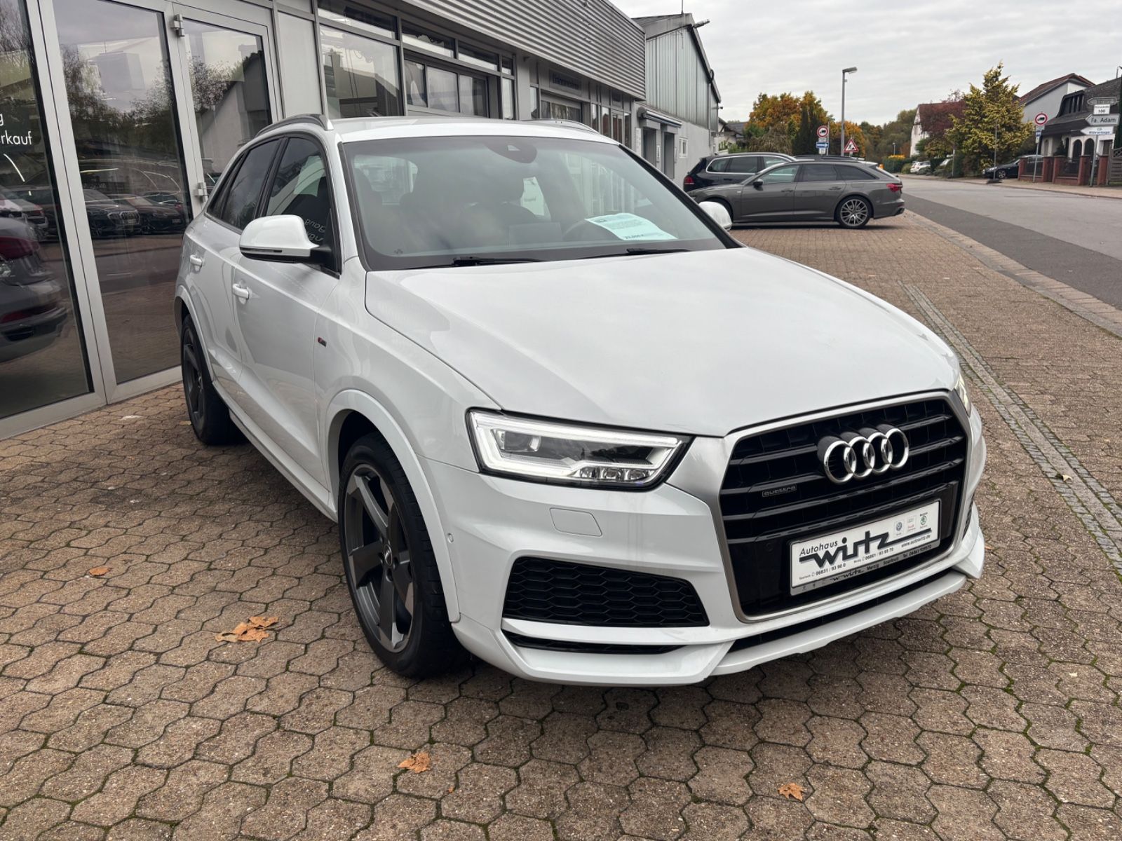 Fahrzeugabbildung Audi Q3 S-line quattro Kam SHZ