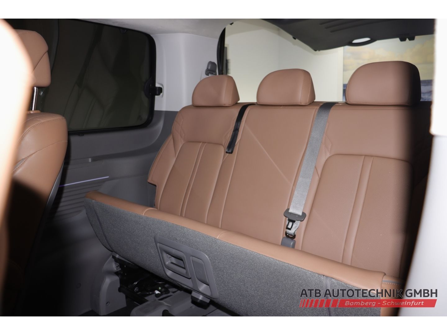 Fahrzeugabbildung Hyundai STARIA Signature 7-Sitzer 2.2 CRDi 7-Sitzer AHK