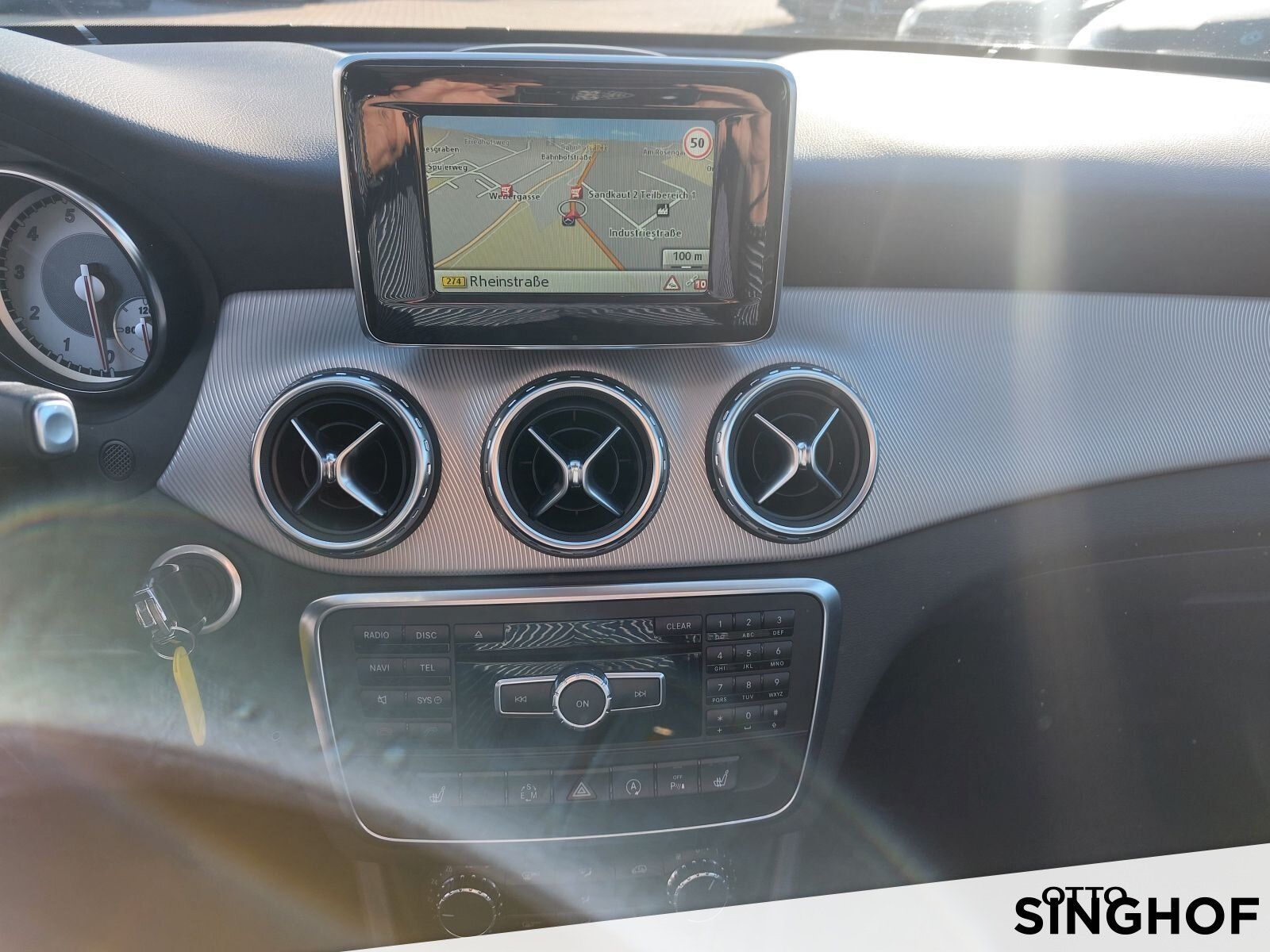 Fahrzeugabbildung Mercedes-Benz GLA 180 Urban +AHK+Pano+Xenon+PDC+Navi+SHZ+Klima