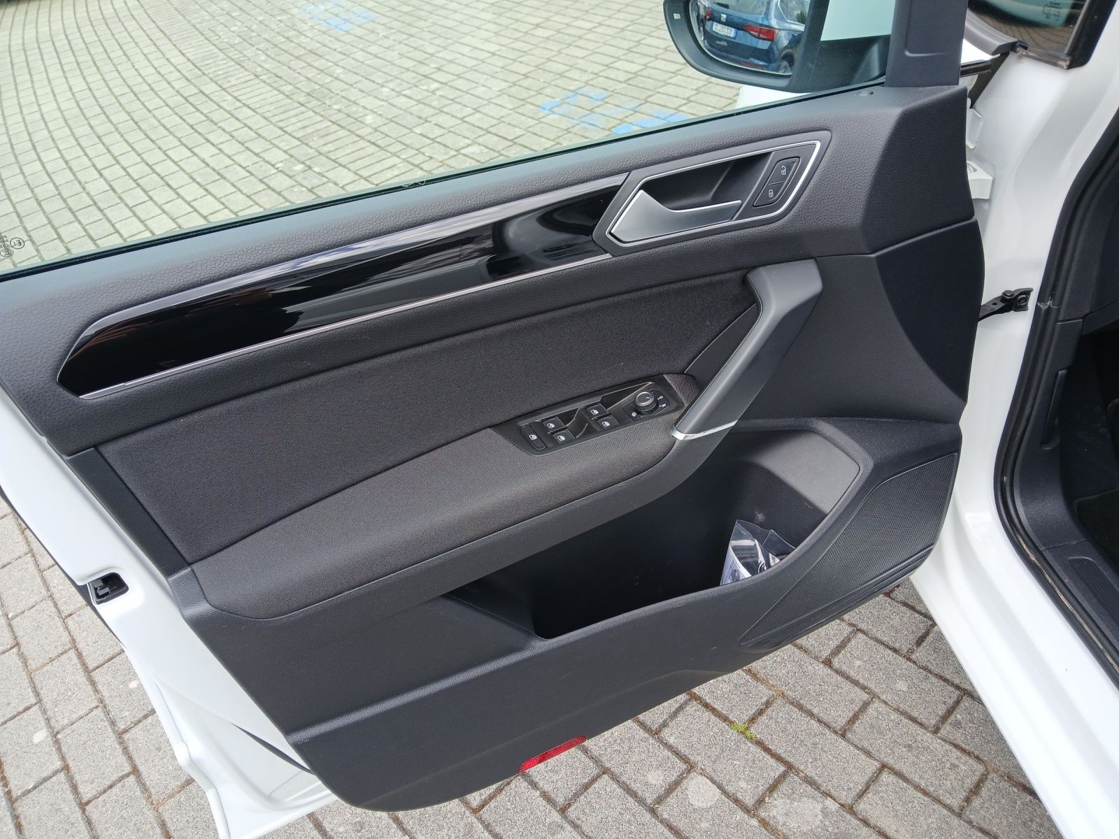 Fahrzeugabbildung Volkswagen Touran 2.0 TDI Highline DSG AHK Pano Kamera