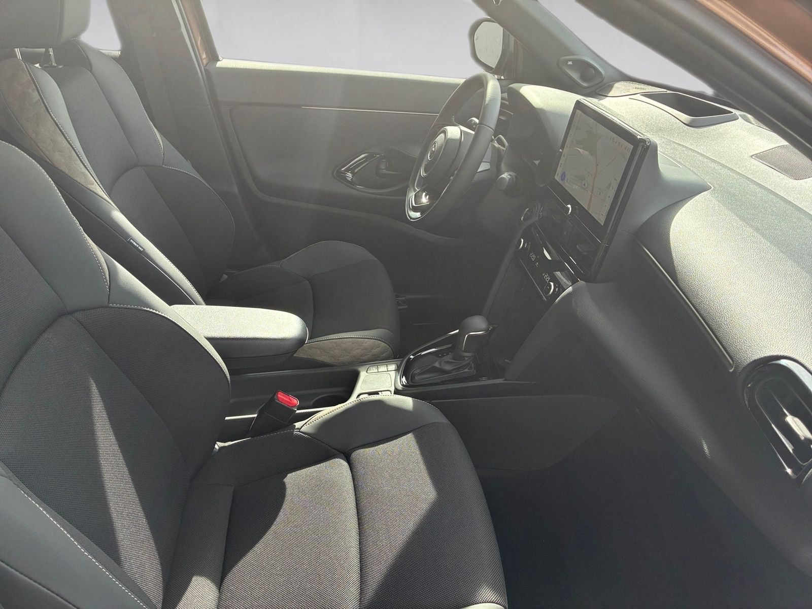 Fahrzeugabbildung Toyota Yaris Cross Lounge 1.5-l-Hybrid 360,HUD,Kamera