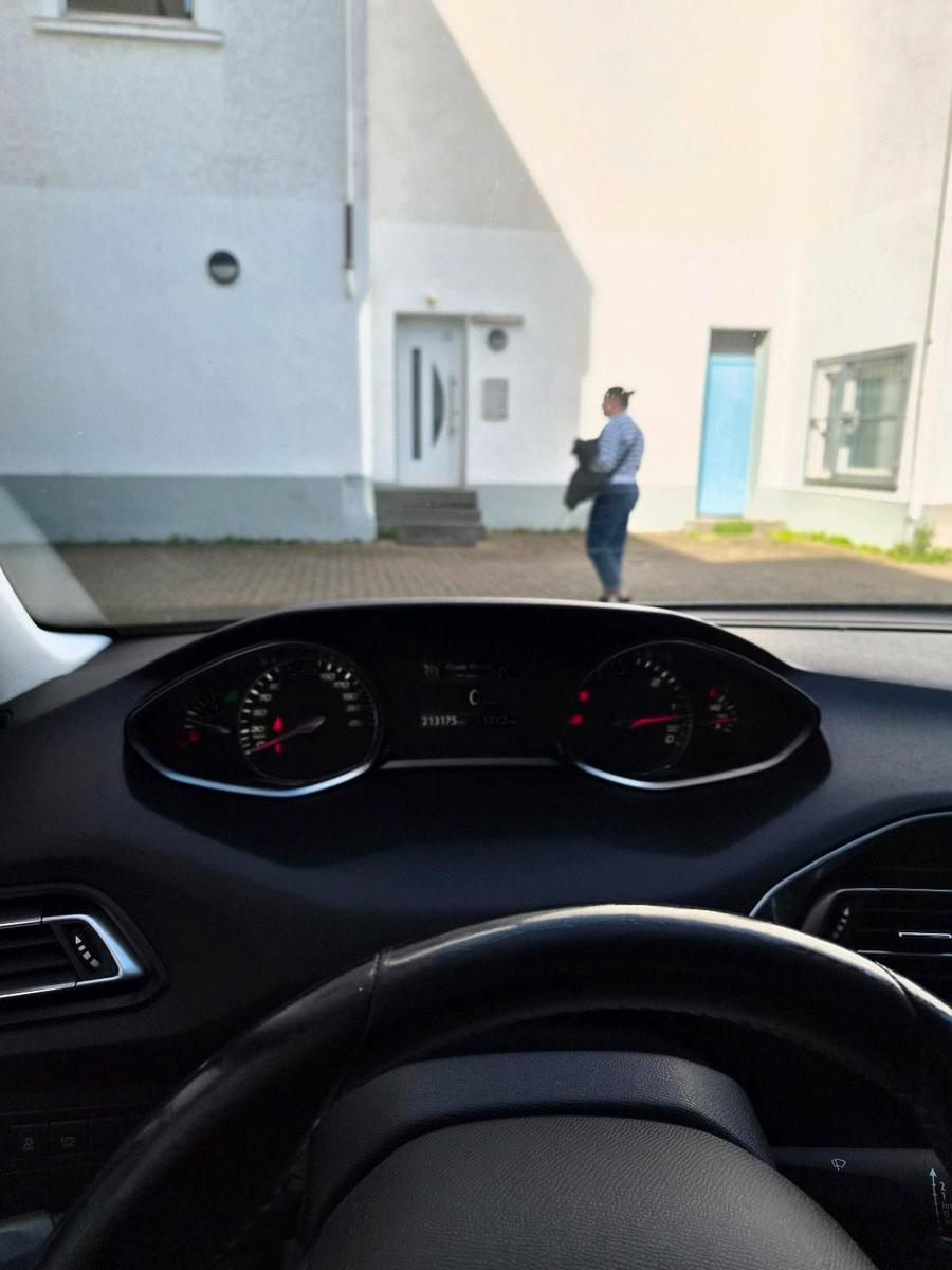 Peugeot 308 2015 — photo 8