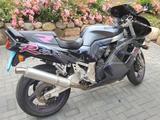 Suzuki GSXR 1100 - SUZUKI GSXR 1100