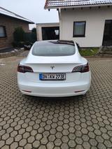 Tesla Model 3 Standard-Reichweite mit Winterreifen  - gebrauchte Tesla Model 3 aus dem Jahr 2022
