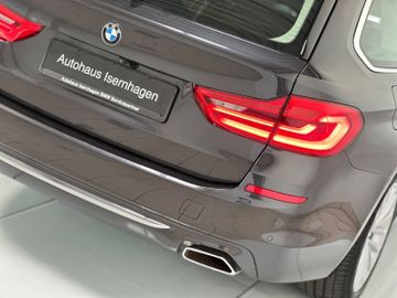 Fahrzeugabbildung BMW 540i xD LuxuryLine ACC Kamera HUD DAB HiFi Alarm