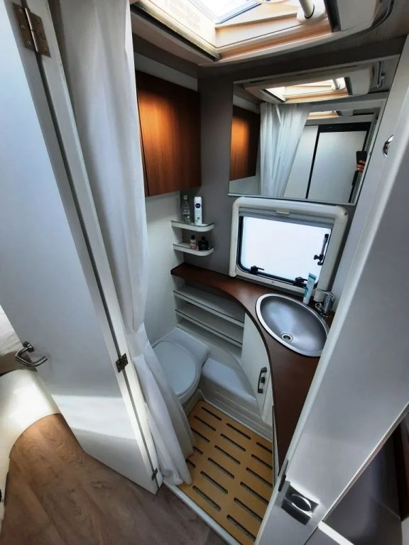 Fahrzeugabbildung HYMER / ERIBA / HYMERCAR Nova 530 Mover, Solar, Combi Heizung