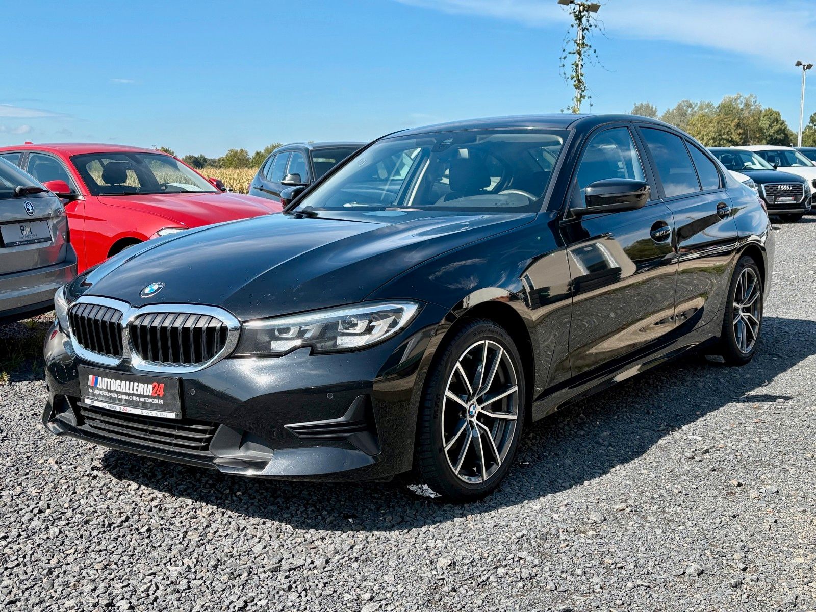 Fahrzeugabbildung BMW 320i Limo Aut. Navi 18"LMR LED 1.HAND SPORTLENK