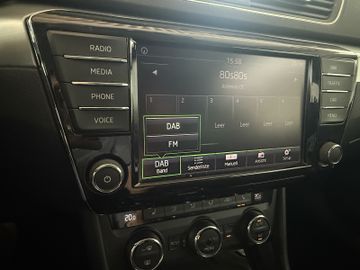 Skoda Superb COMBI 2.0 TDI DSG XENON NAVI ACC AHK