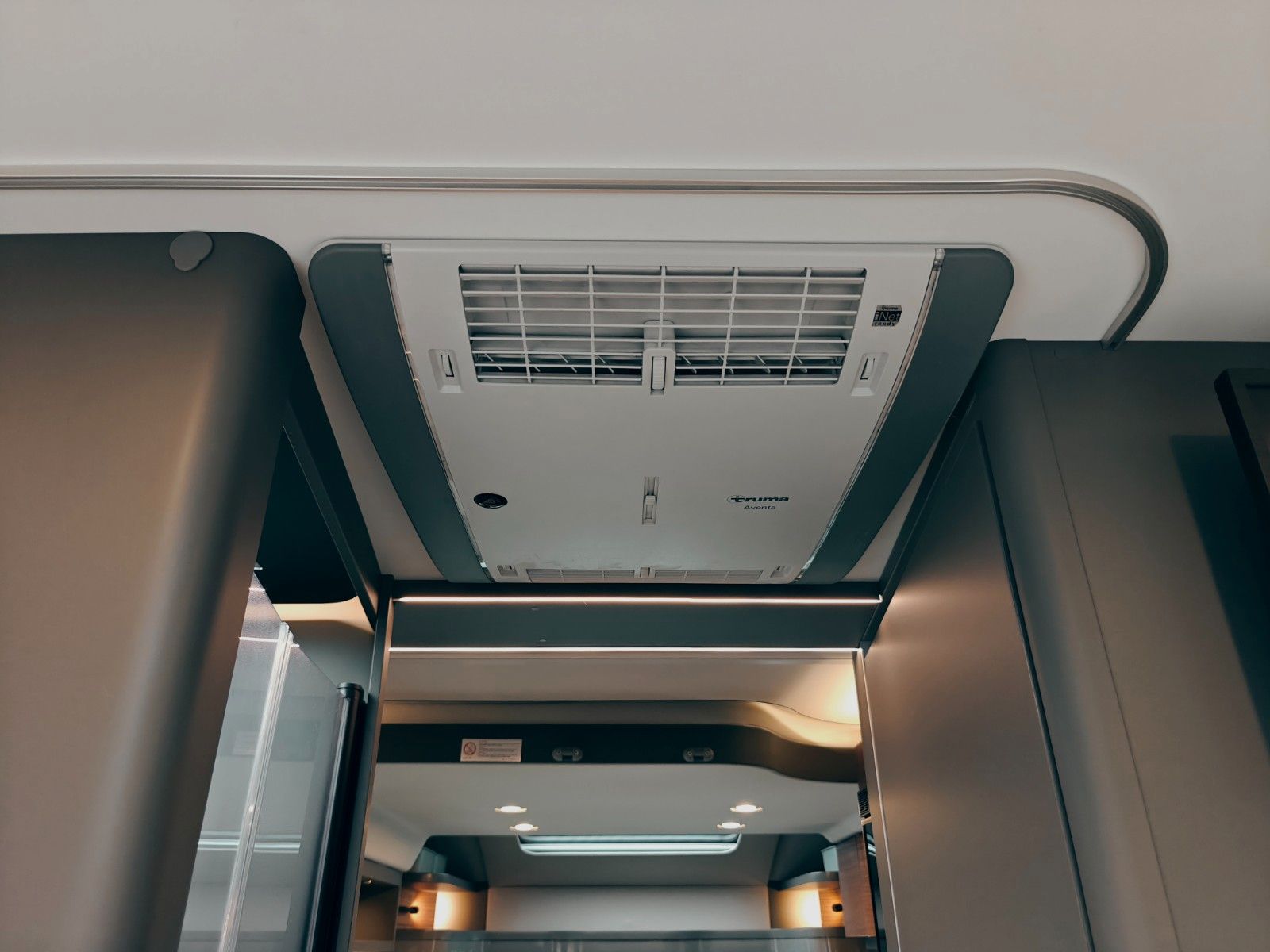 Fahrzeugabbildung HYMER / ERIBA / HYMERCAR B-KLASSE MC T 680 X - PTS SELENITGRAU MAGNO