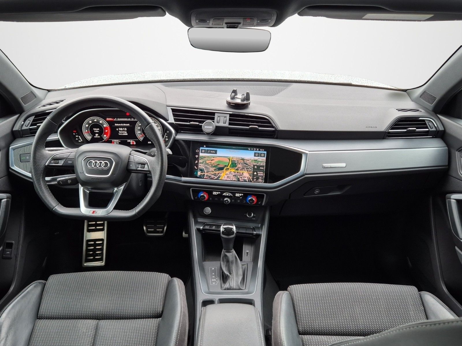 Fahrzeugabbildung Audi Q3 35 TFSI S LINE S TRONIC PANO TOTW ALLW LED