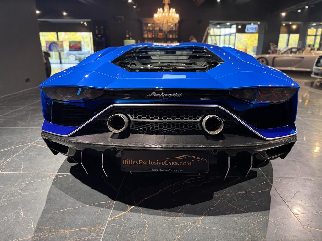Lamborghini Aventador