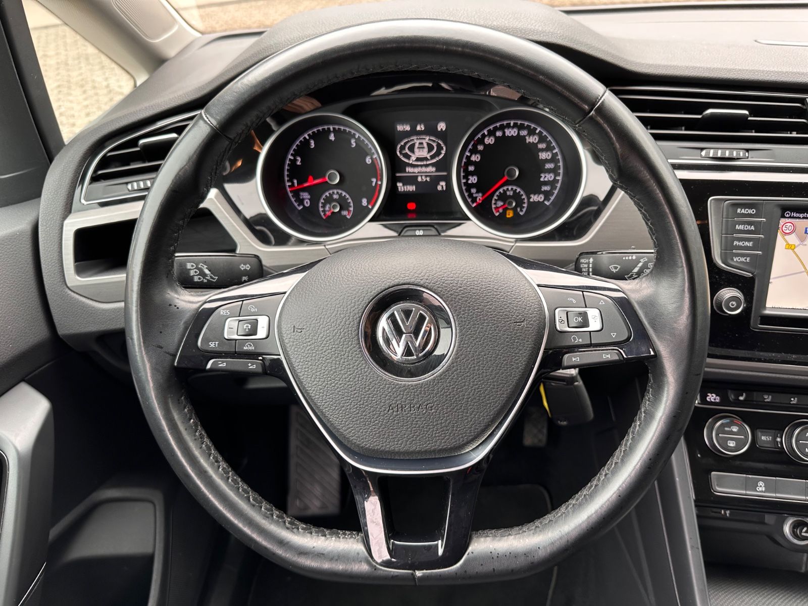 Fahrzeugabbildung Volkswagen Touran Comfortline 1.4 TSI 7-Sitze/ACC/SHZG/Navi