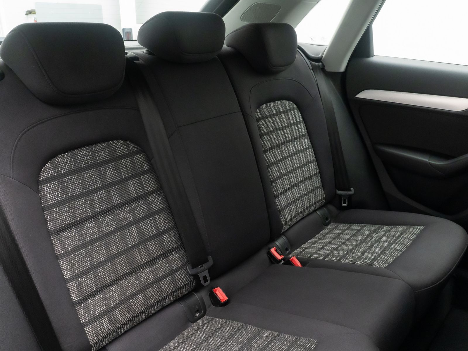 Fahrzeugabbildung Audi Q3 1.4 S Line Tempomat PDC BiXenon Sportsitz 18"