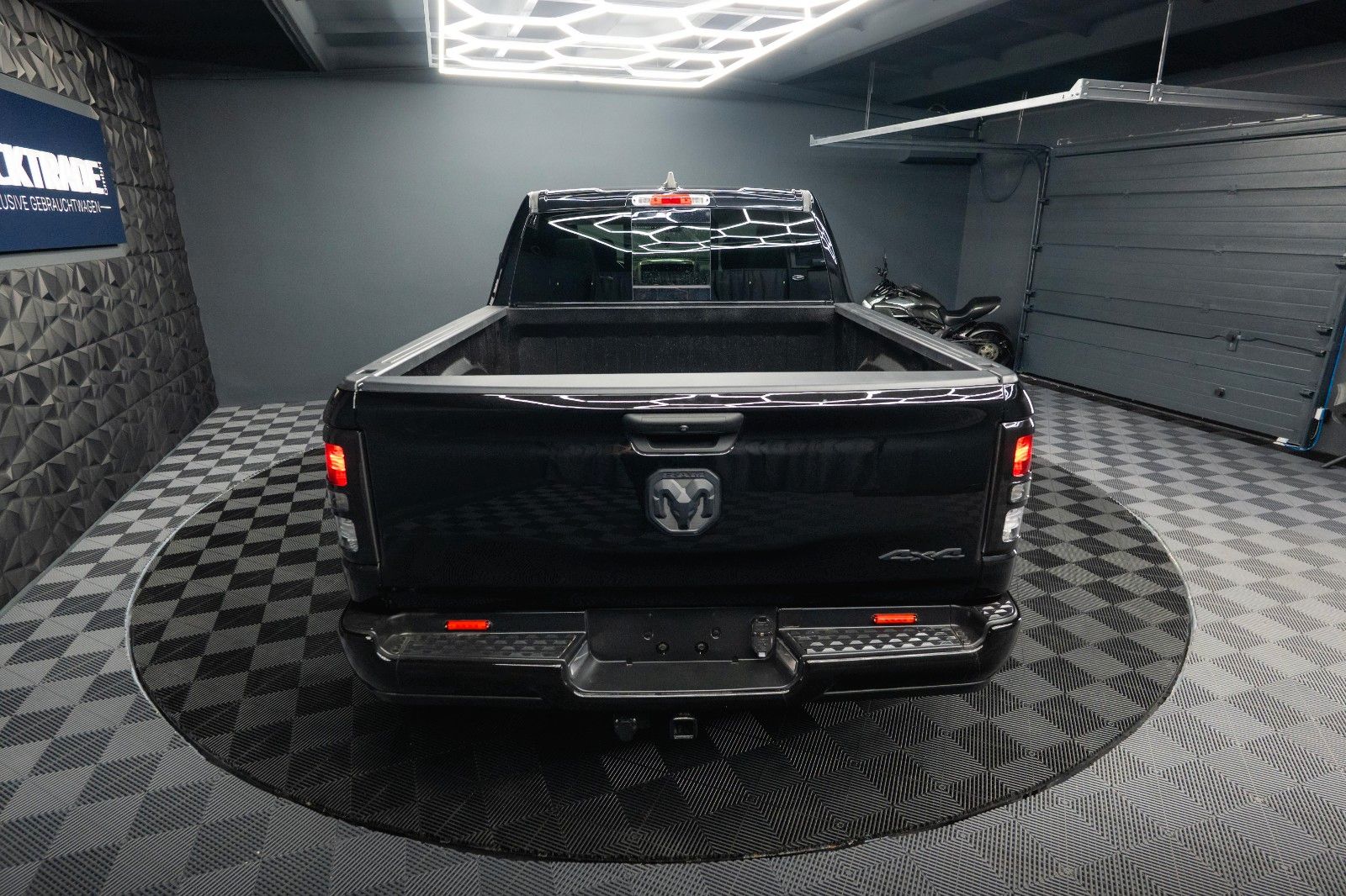 Fahrzeugabbildung Dodge RAM 3.6 V6 4x4 OFFROAD LARAMIE BLACK EDITION LED