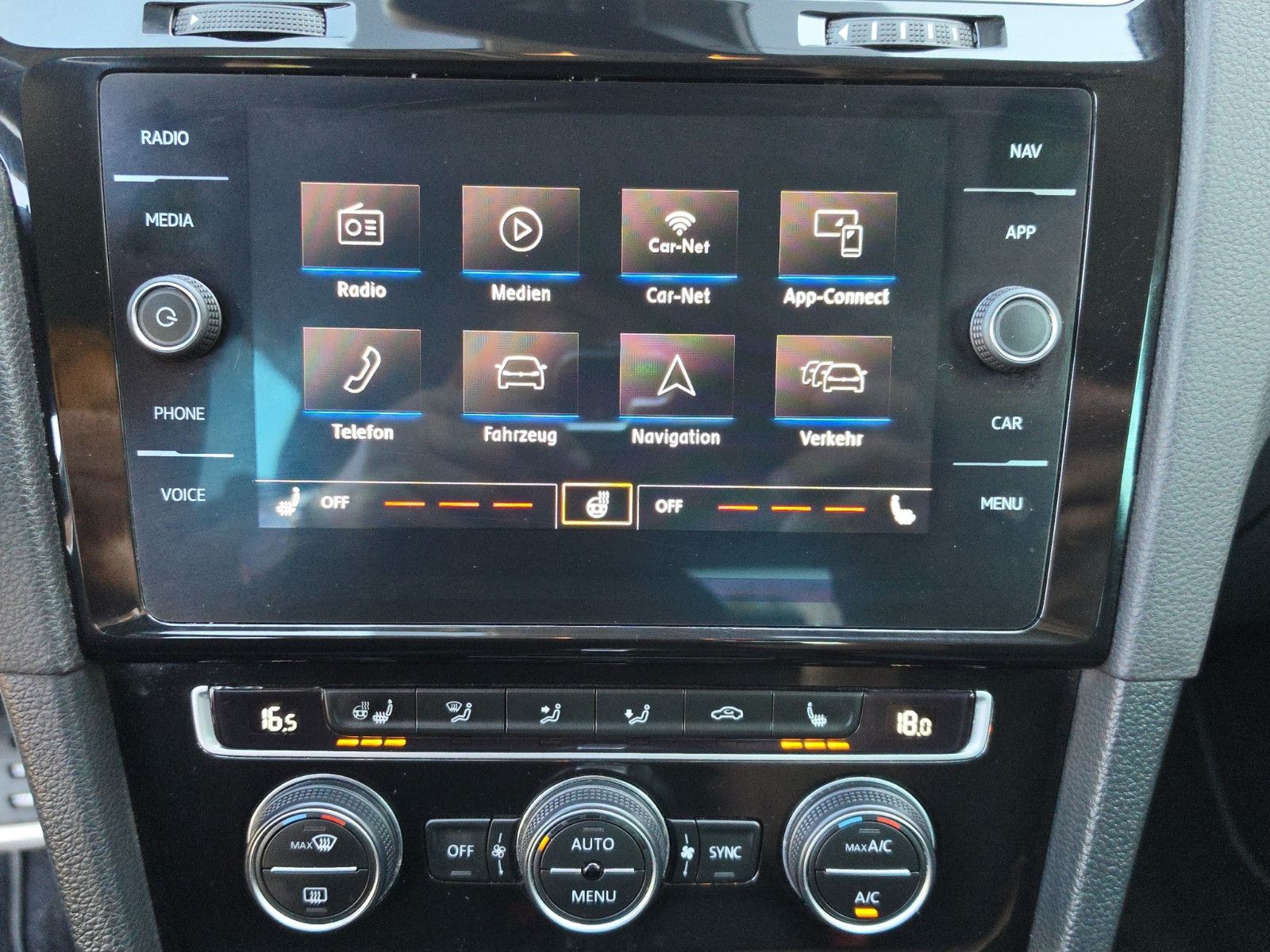 Fahrzeugabbildung Volkswagen Golf VII IQ.DRIVE Start-Stopp AUTOMATIK NAVI