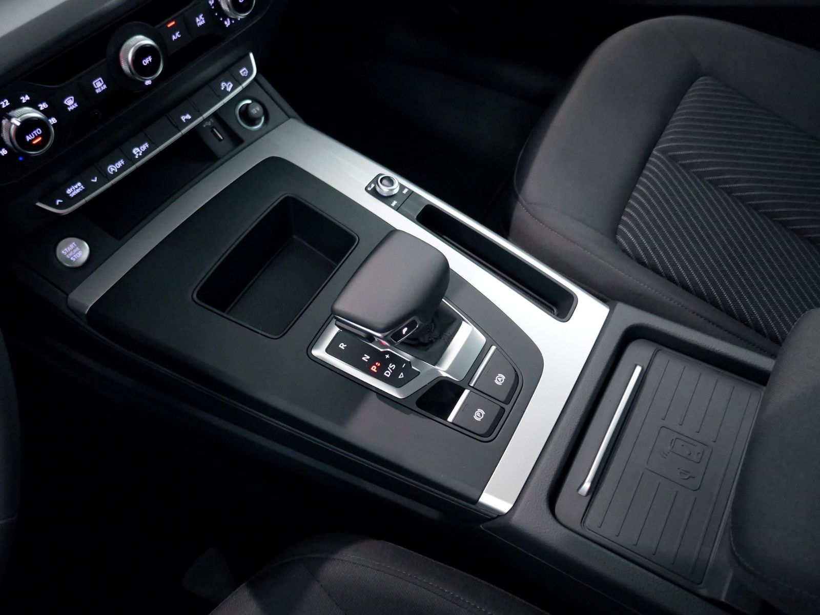 Fahrzeugabbildung Audi Q5 40 TDI quattro S tronic | LED RFK Navi