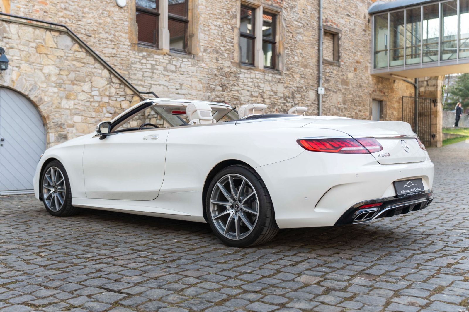 Fahrzeugabbildung Mercedes-Benz S 560 Cabriolet Burmester 360° LED ACC Massage