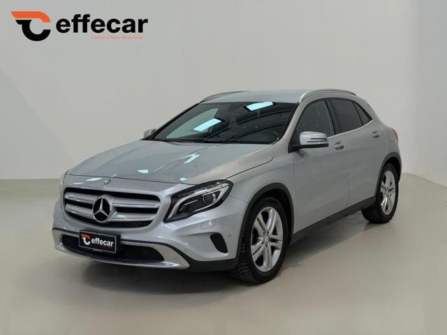 MERCEDES-BENZ GLA 220