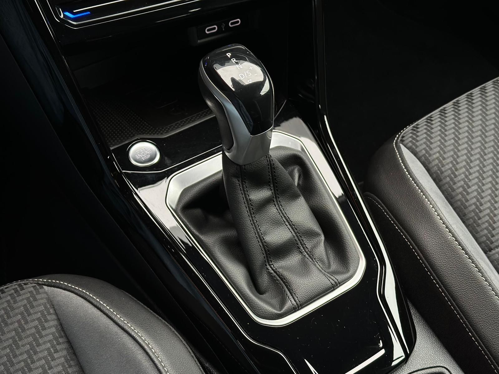 VW T-Roc Cabriolet 1.5TSI R LINE *IQLIGHT#AHK#SHZ - Image 17