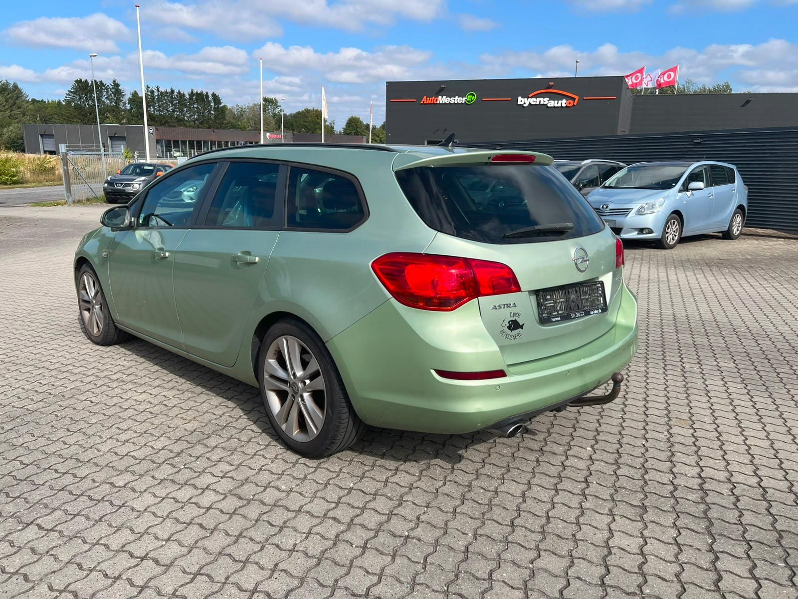 Opel Astra 2011 — photo 6