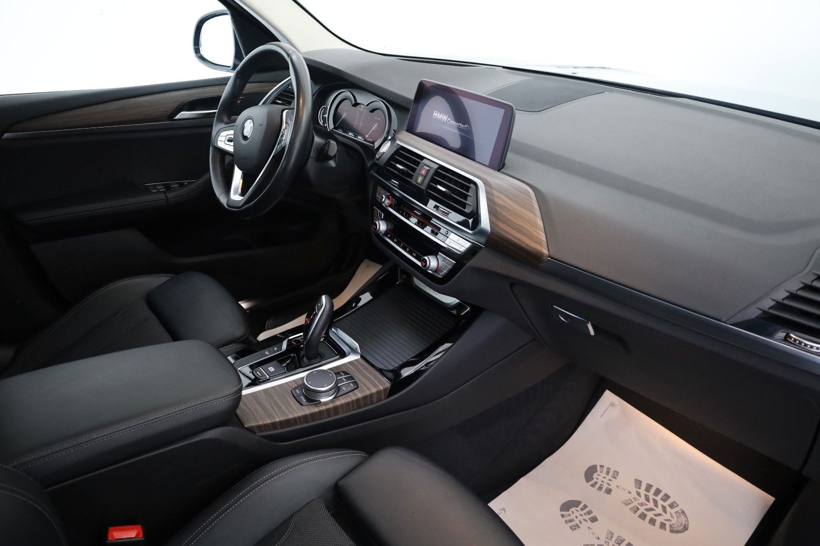Fahrzeugabbildung BMW X3 xDrive 20d Advantage,Leder,Navi,HUD,PanoD,AHK