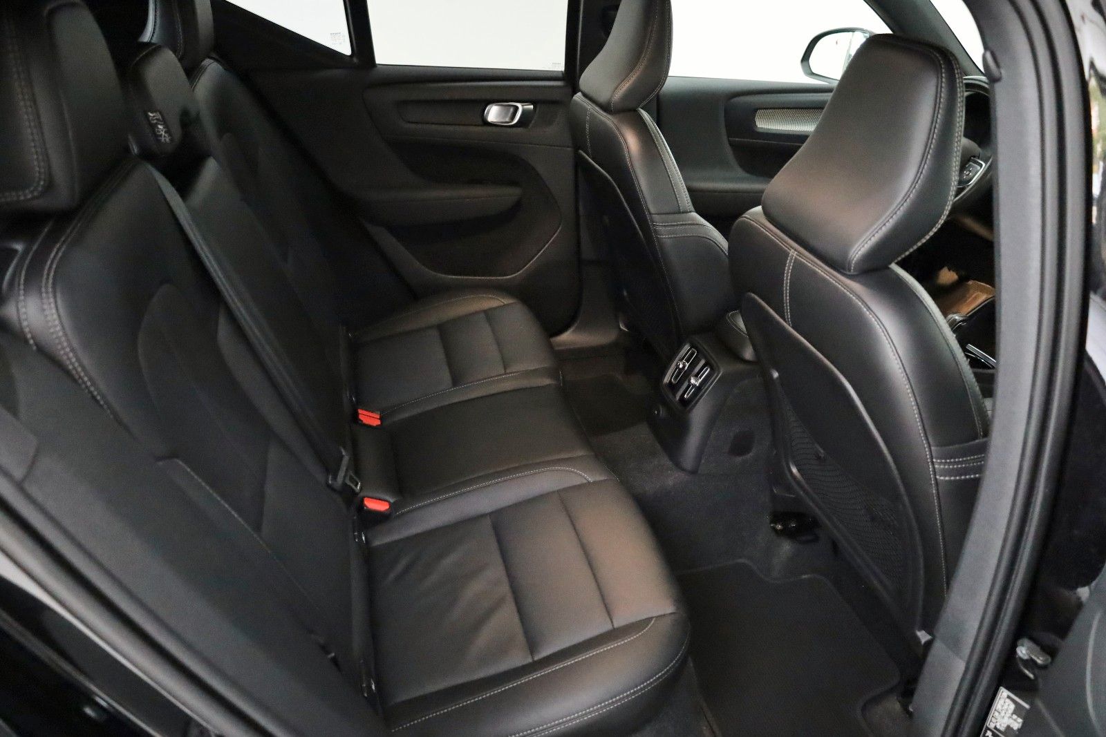 Fahrzeugabbildung Volvo XC40 T5 R Design Recharge Leder,Navi,LED,Kamera
