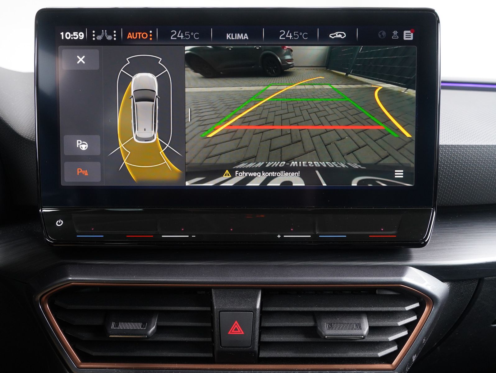 Fahrzeugabbildung CUPRA Leon Sportstourer 2.0 TSI DSG