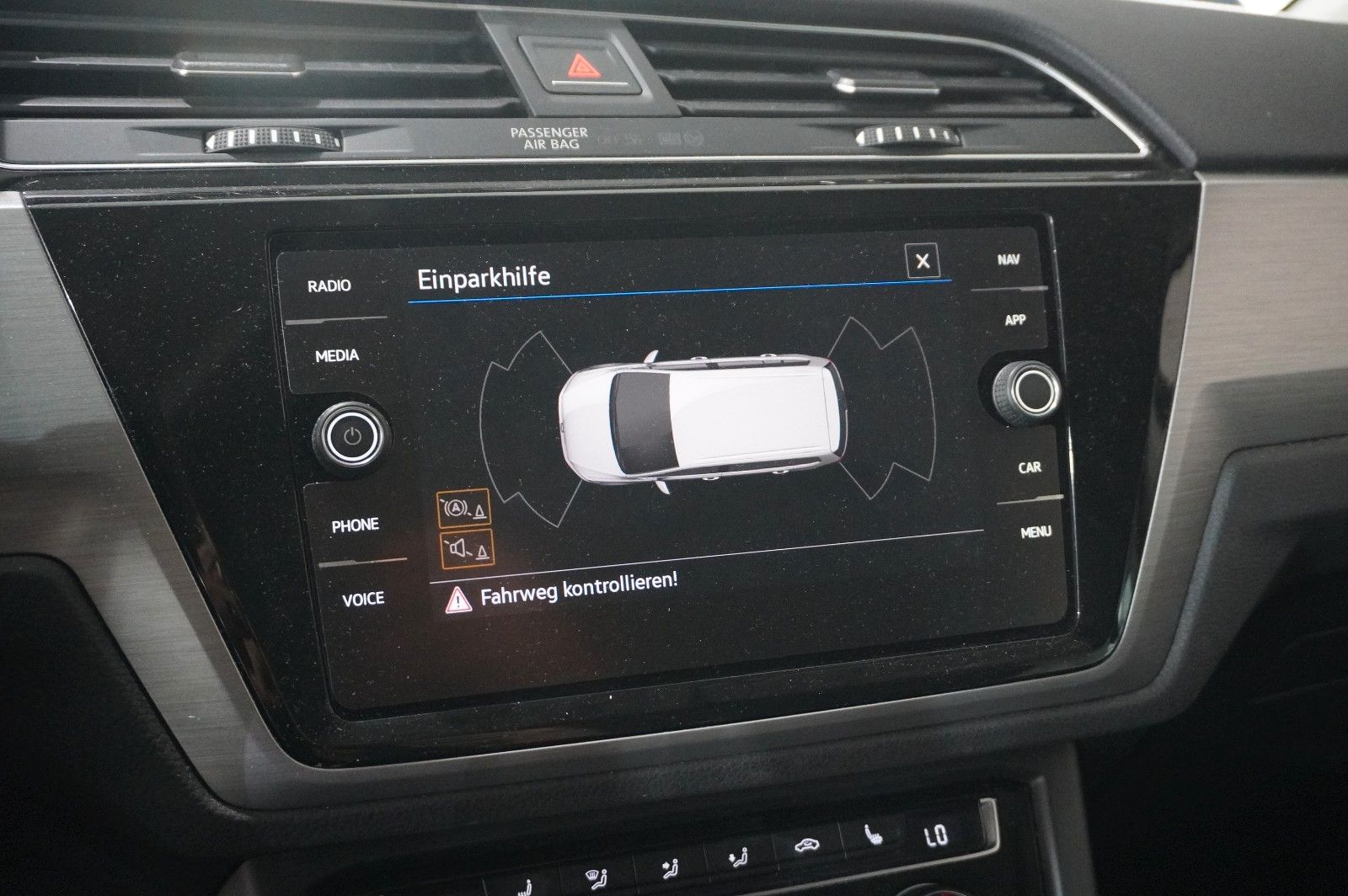 Fahrzeugabbildung Volkswagen Touran 1.5 TSI COMFORTL. DSG 7-SITZE NAVI/SH/DAB