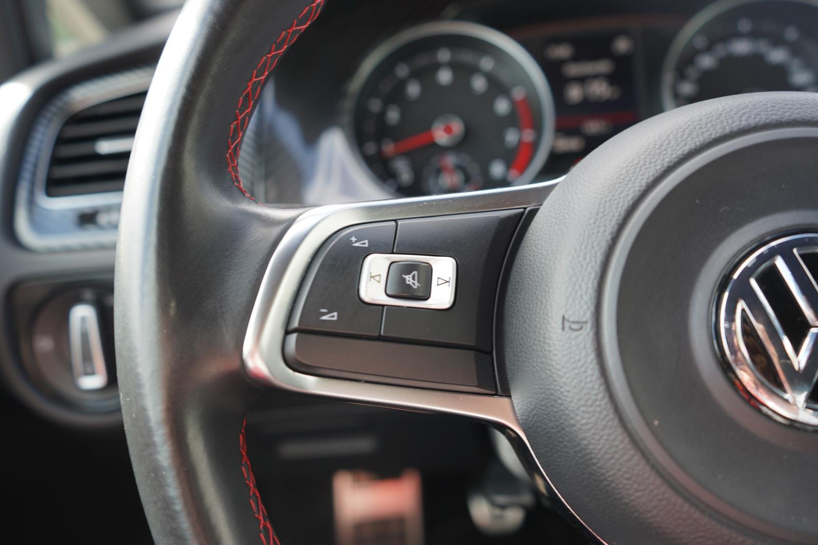 Volkswagen Golf VII 2.0 GTI Sitzheizung Klimaaut. PDC AHK