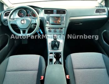 Volkswagen Golf - 10