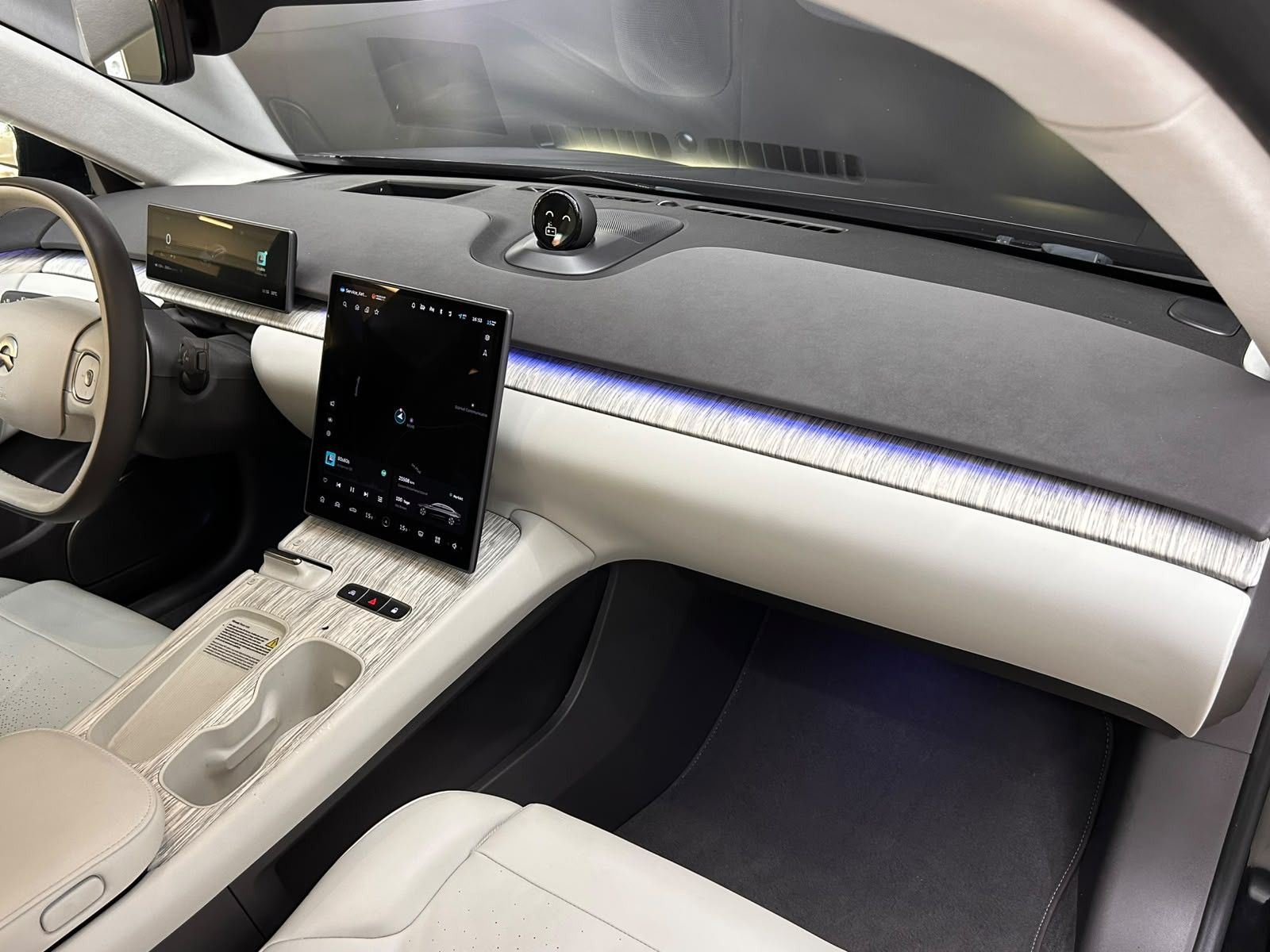 Fahrzeugabbildung NIO ET7 AWD BATTERI INKL PANO+HEAD+360+ACC+LED+AHK+
