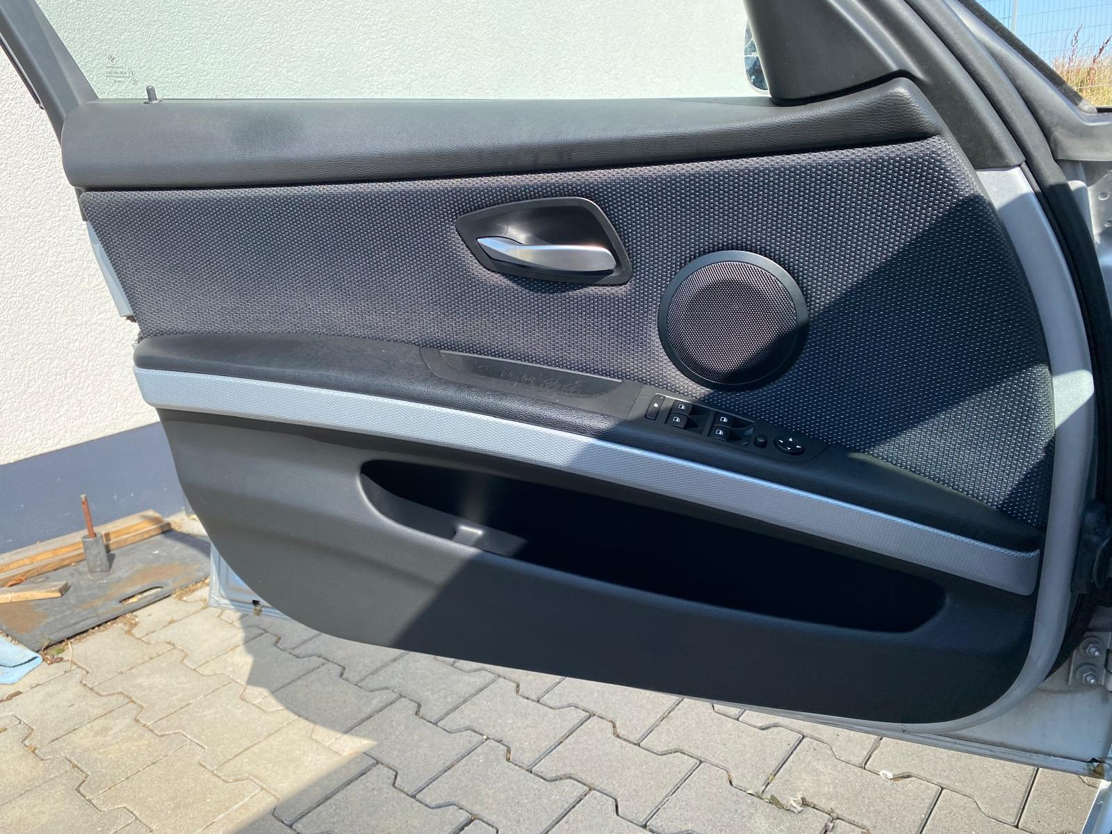 BMW 318 2008 — photo 11