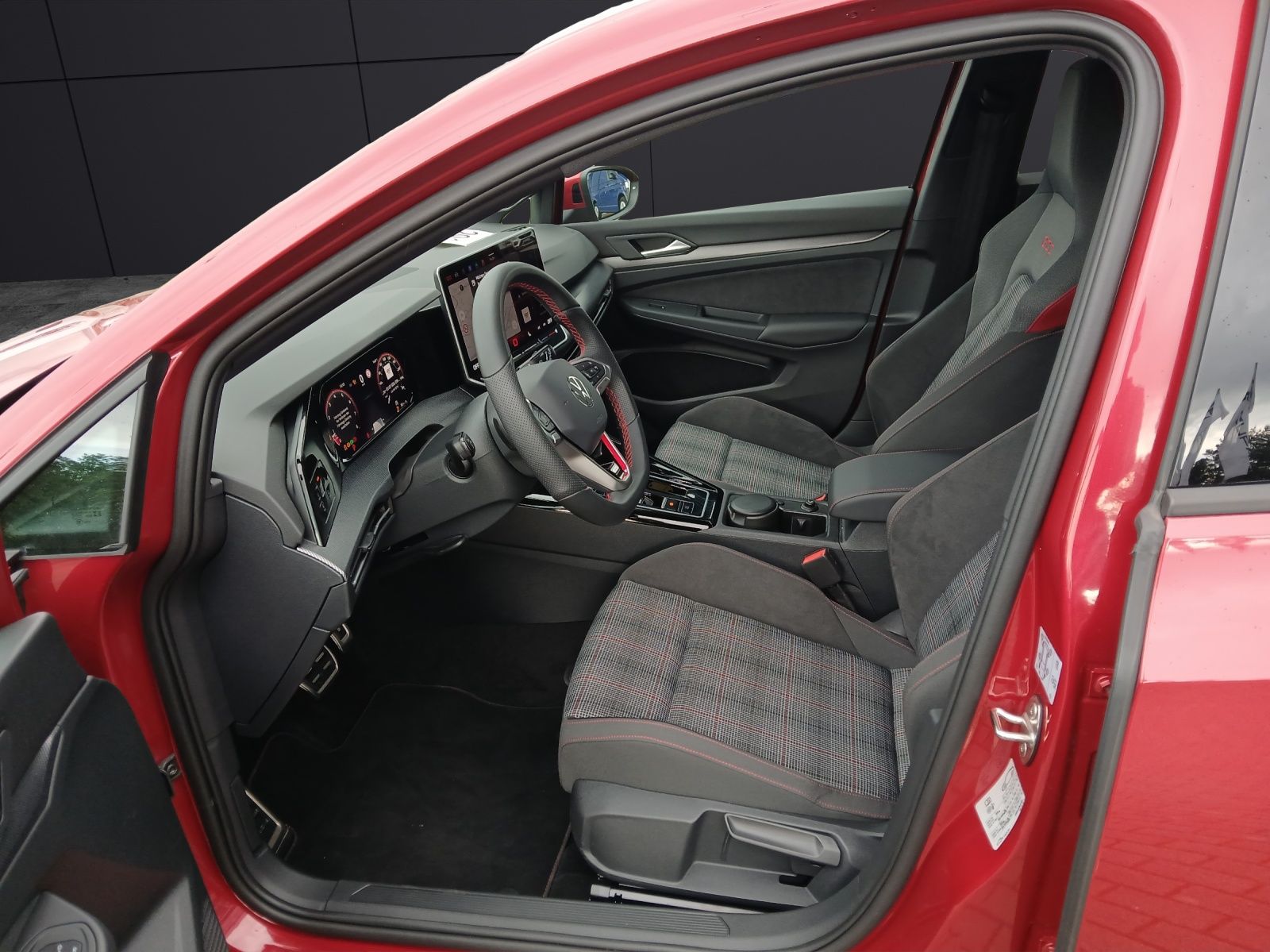 Fahrzeugabbildung Volkswagen Golf VIII GTI DSG Matrix AHK Navi Harman AID ACC